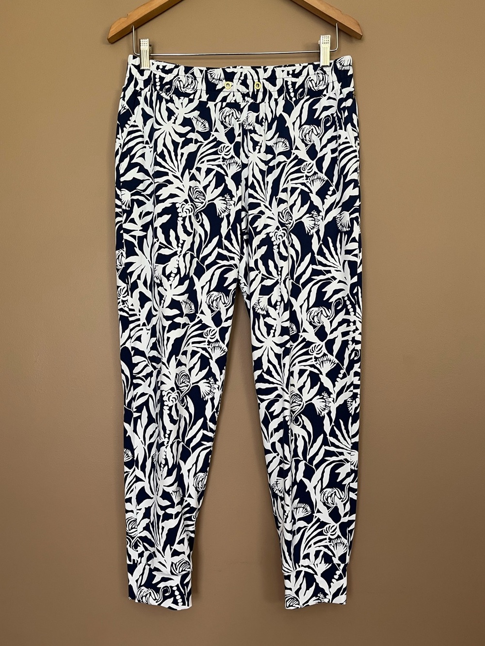 {Lilly Pulitzer} Karessa Top & Lillabeth Jogger Pant Set in Low Tide Navy Small - Picture 9 of 16